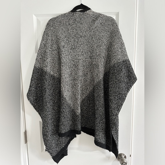 Mossimo Knit Shawl - Picture 3 of 3